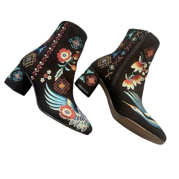 Johnny Was Devine Boho Chick Black Floral Embroidered Booties Size 38 NIB - Picture 11 of 15